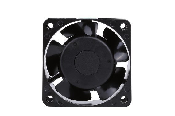 <b>光伏逆變器行業(yè)發(fā)展迅速，進(jìn)一步拓寬三巨電機(jī)散熱風(fēng)扇應(yīng)用空間</b>